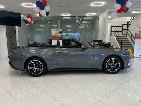 Used 2025 Ford Mustang Premium RWD image 5