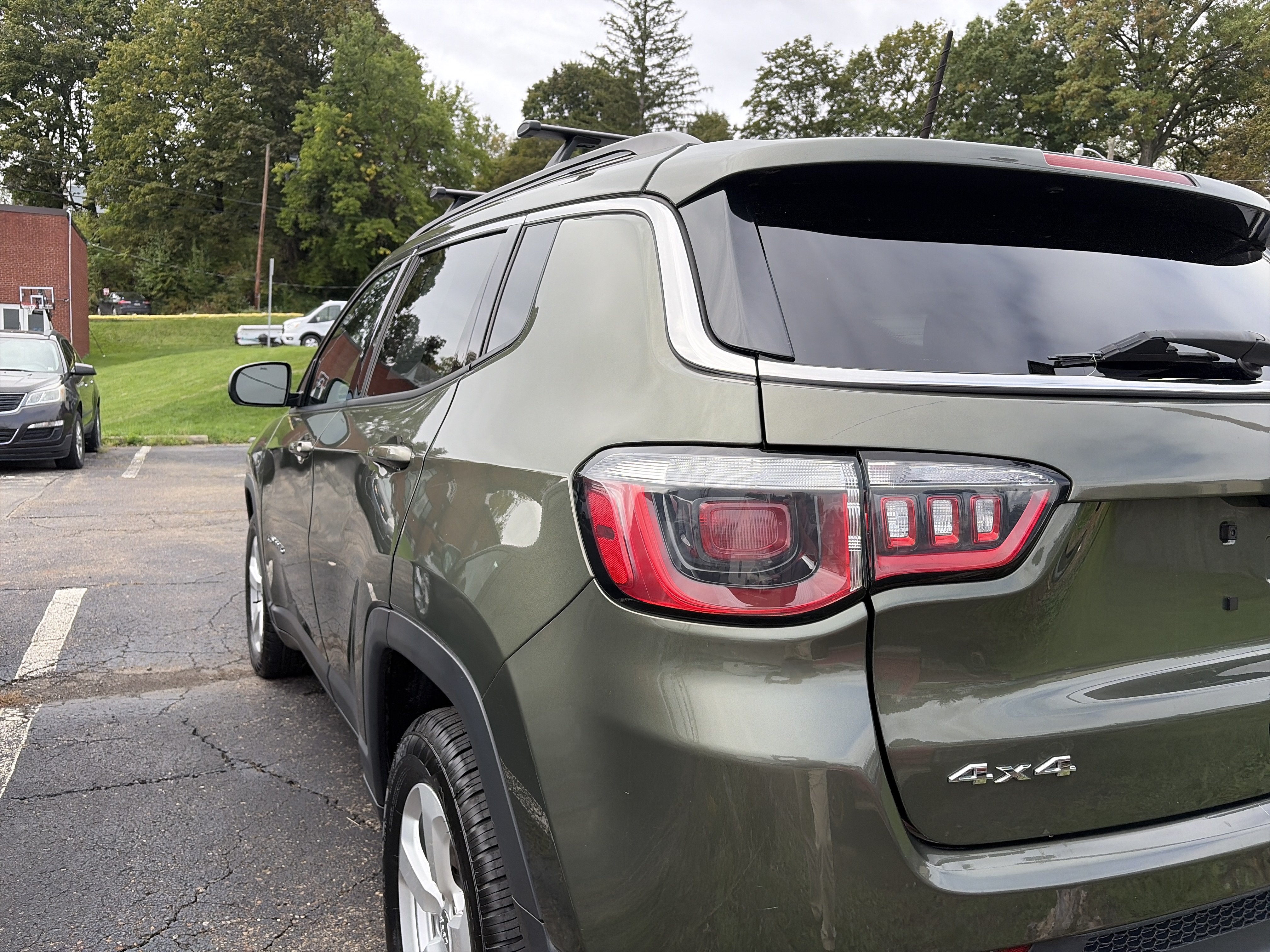 Used 2018 Jeep Compass Latitude w/ Cold Weather Group AWD/4WD image 9