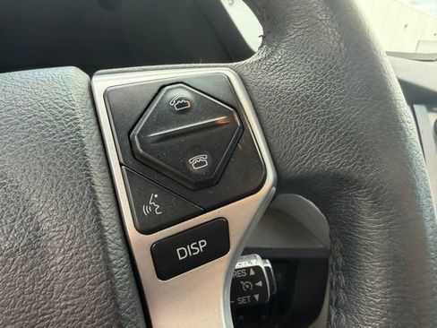 Used 2017 Toyota Tundra 4x4 CrewMax image 19