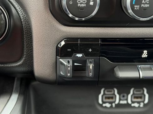 Used 2021 RAM 1500 Big Horn image 12