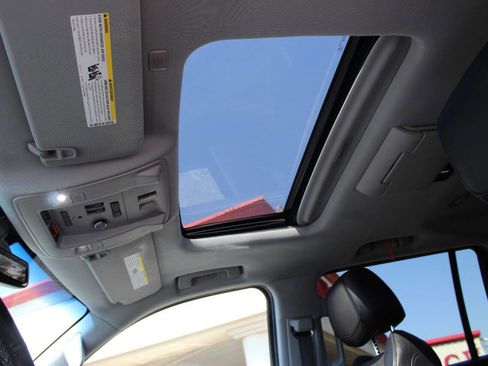 Used 2018 Cadillac Escalade ESV Luxury image 23