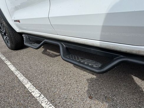 Used 2024 GMC Canyon AT4 image 12