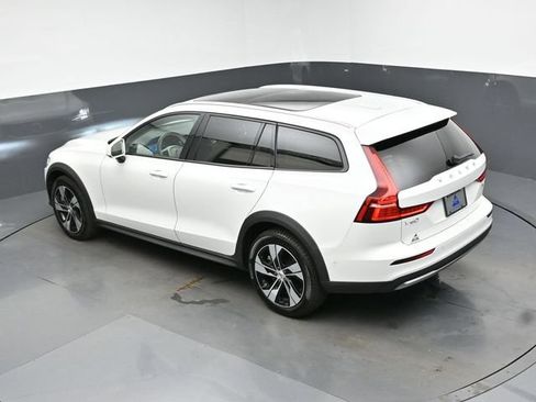 Used 2025 Volvo V60 B5 Cross Country Plus AWD/4WD image 20