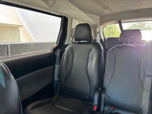 Used 2026 Kia Carnival FWD image 42
