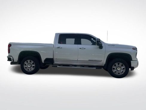 Used 2025 Chevrolet Silverado 2500 High Country w/ Technology Package AWD/4WD image 4