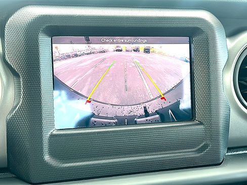 Used 2022 Jeep Wrangler Sport image 29