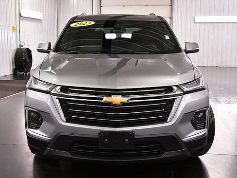 Used 2023 Chevrolet Traverse LT AWD/4WD image 2