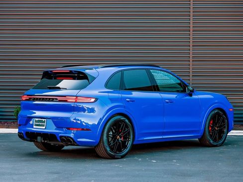 New 2025 Porsche Cayenne GTS image 7