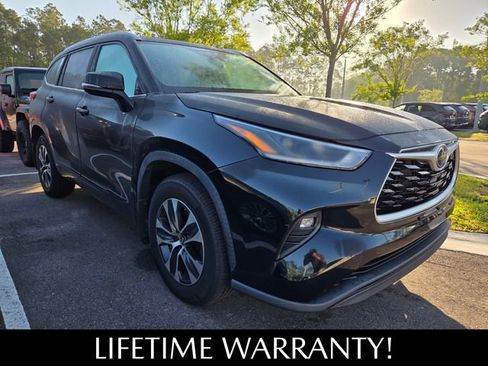 Used 2021 Toyota Highlander XLE image 3