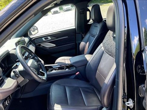 Used 2025 Ford Explorer Platinum w/ LUX Leather Package AWD/4WD image 25
