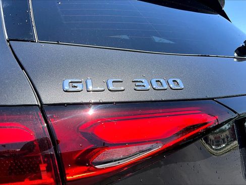 Used 2025 Mercedes-Benz GLC 300 4MATIC image 15