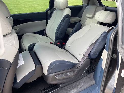 New 2026 Kia Carnival SX w/ SX Dark Edition Package FWD image 12