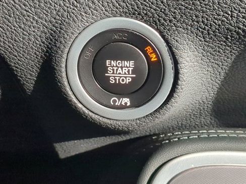 Used 2022 Dodge Challenger SXT image 26