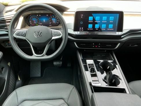 Certified 2024 Volkswagen Atlas Cross Sport SE w/ Panoramic Sunroof Package FWD image 12