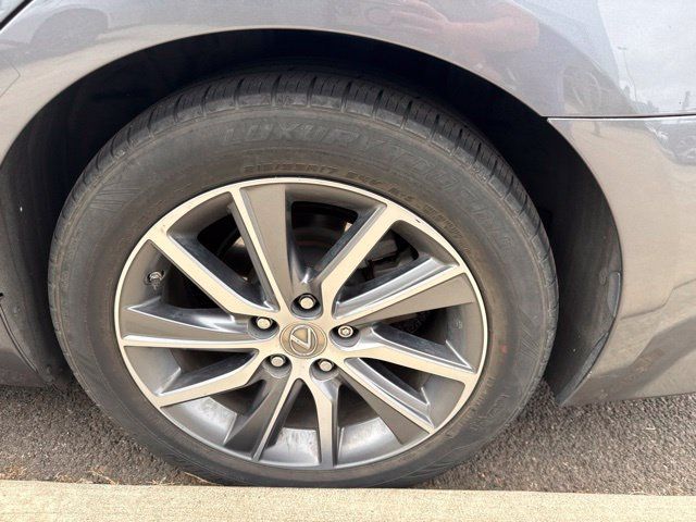 Used 2016 Lexus ES 300h w/ Luxury Package w/Wood Trim FWD image 11