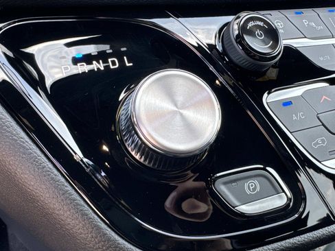 New 2025 Chrysler Pacifica Select image 26