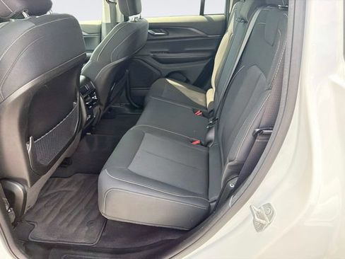 Used 2024 Jeep Grand Cherokee Laredo AWD/4WD image 14