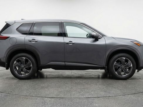 Used 2025 Nissan Rogue SV AWD/4WD image 11