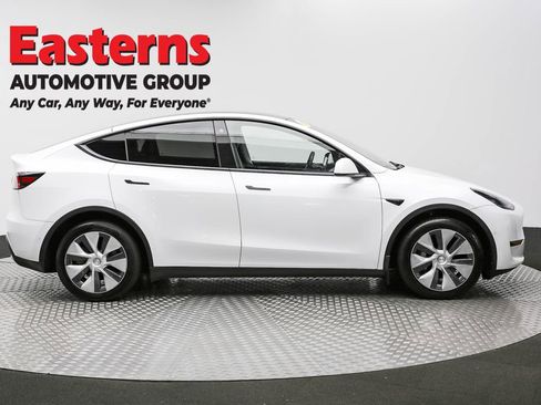 Used 2022 Tesla Model Y Long Range AWD/4WD image 2