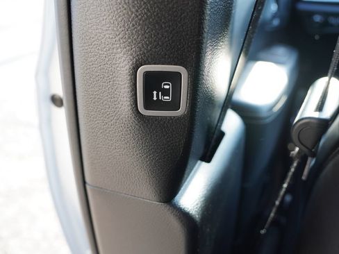 Certified 2025 Chrysler Pacifica Limited FWD image 22