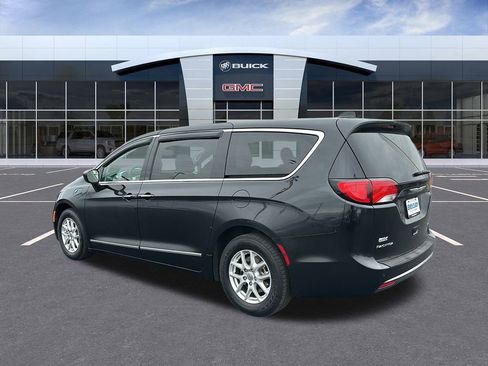 Used 2019 Chrysler Pacifica Touring Plus image 3
