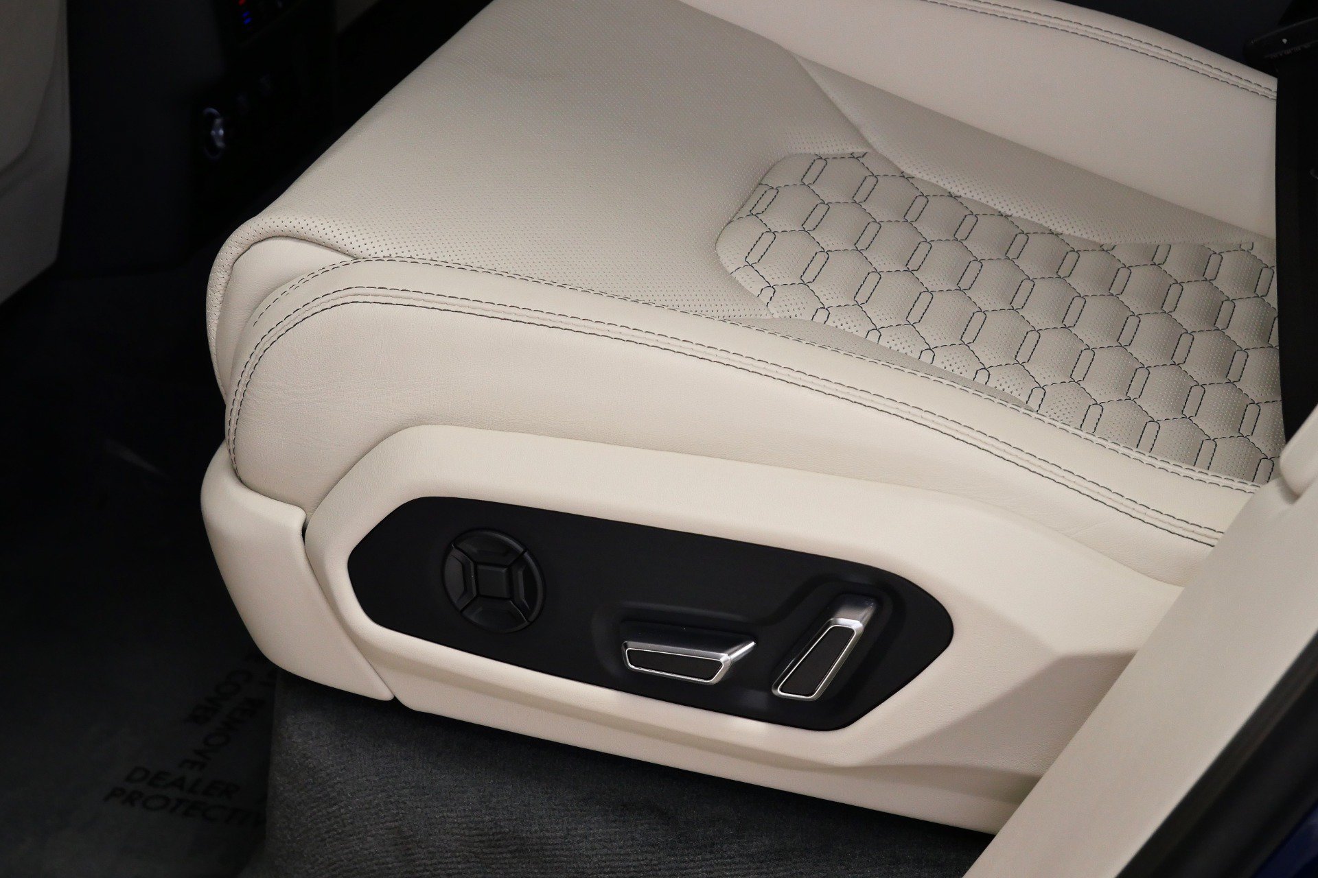 Used 2022 Lamborghini Urus AWD/4WD image 29