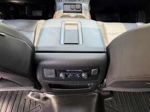 Used 2020 GMC Yukon SLT AWD/4WD image 31