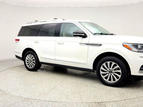 Used 2023 Lincoln Navigator 4WD image 3