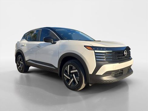 Used 2025 Nissan Kicks SV w/ Illumination Package image 8