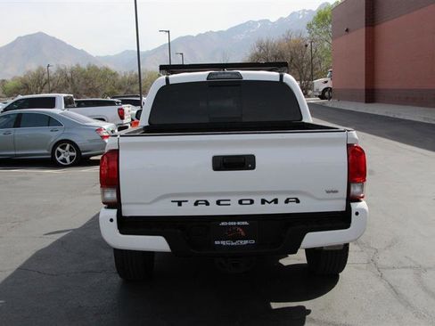 Used 2017 Toyota Tacoma TRD Off-Road image 7