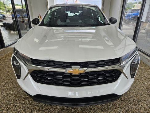Used 2024 Chevrolet Trax LS FWD image 6