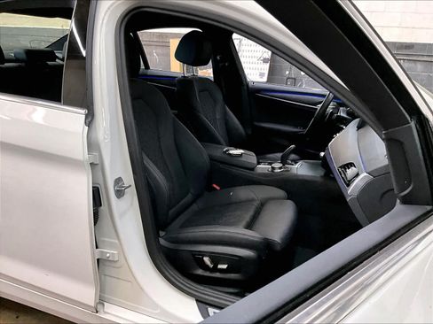 Used 2023 BMW 530i w/ Convenience Package RWD image 10