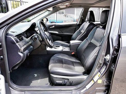Used 2013 Toyota Camry SE w/ Leather Pkg FWD image 13