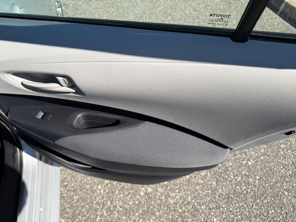 Used 2025 Toyota Corolla LE FWD image 22