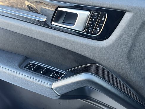 Certified 2021 Porsche Cayenne Coupe image 30