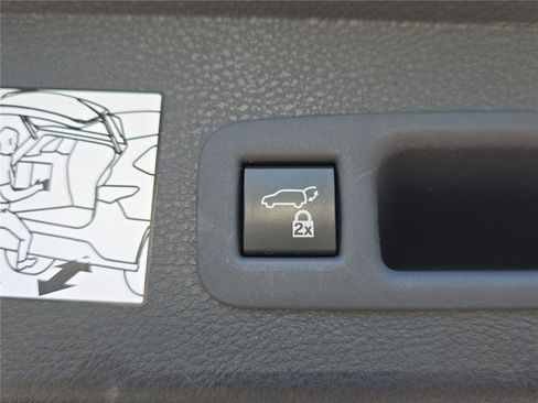 Used 2024 Toyota Sienna Platinum image 10