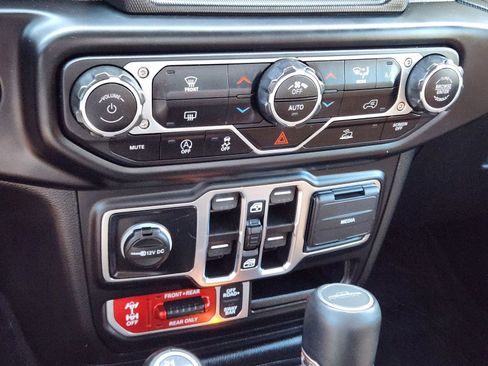 Used 2023 Jeep Gladiator Rubicon w/ LED Lighting Group image 19