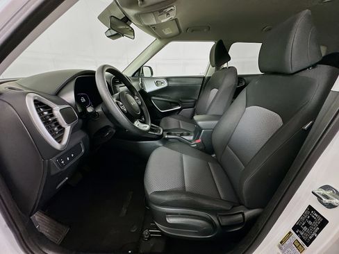 Used 2025 Kia Soul LX w/ LX Technology Package image 13