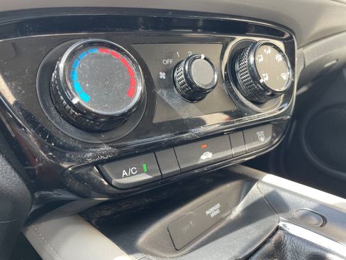 Used 2016 Honda HR-V LX image 41