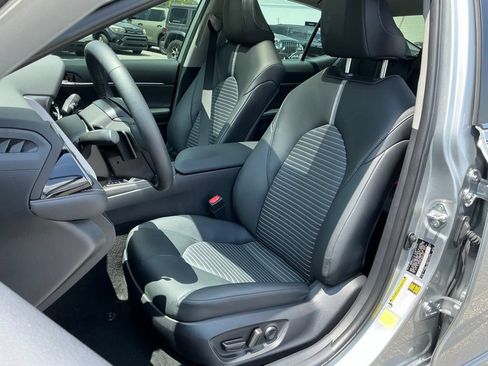 Used 2024 Toyota Camry SE w/ Cold Weather Package FWD image 27