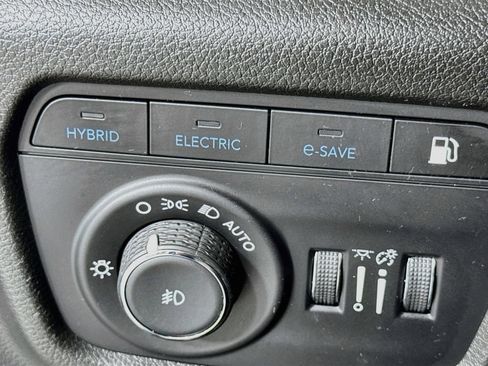 Used 2023 Jeep Grand Cherokee Overland w/ Advanced Protech Group III AWD/4WD image 19