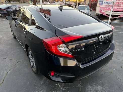 Used 2018 Honda Civic EX image 10