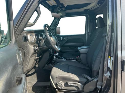 Used 2018 Jeep Wrangler Unlimited Sahara AWD/4WD image 14