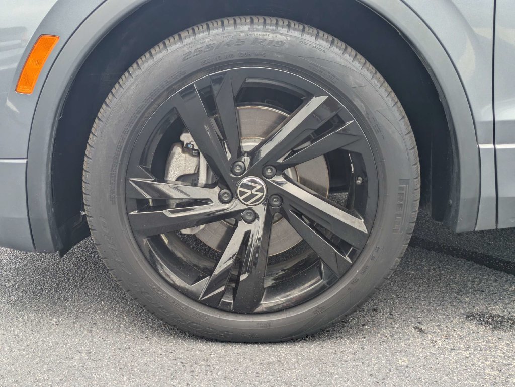Certified 2024 Volkswagen Tiguan SE R-Line FWD image 12