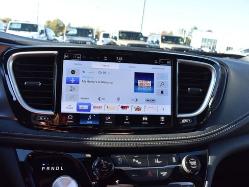 New 2026 Chrysler Pacifica Select image 19