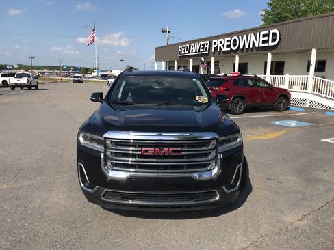 Used 2023 GMC Acadia SLT FWD image 3
