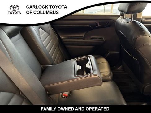 Used 2023 Toyota Highlander LE FWD image 18