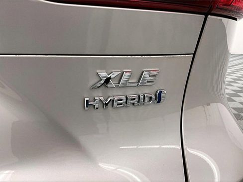 Used 2021 Toyota Venza XLE image 8