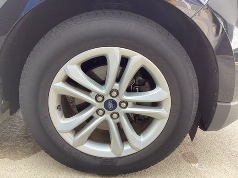 Used 2020 Ford Edge SEL w/ Cold Weather Package FWD image 9