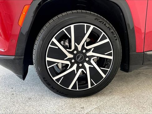 Used 2025 Jeep Wagoneer S Limited image 11